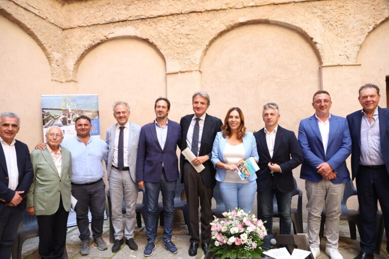 tavolo relatori