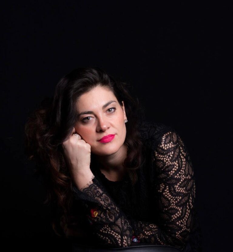 Anna Corvino